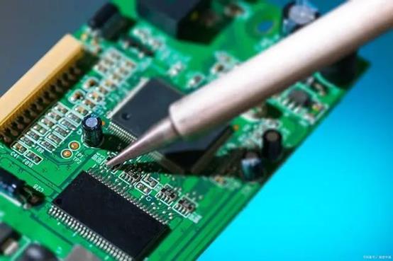 阻焊工序全自動插框機在高品質線路板中的優勢